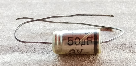 50uF, 3V, axiális elektrolit kondenzátor