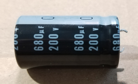 680uF, 200V, elektrolit kondenzátor