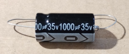 1000uF, 35V, axiális elektrolit kondenzátor