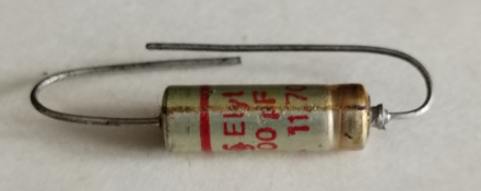 100uF, 10V, LL, axiális elektrolit kondenzátor