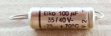 100uF, 35/40V, axiális elektrolit kondenzátor