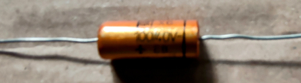 100uF, 40V, axiális elektrolit kondenzátor