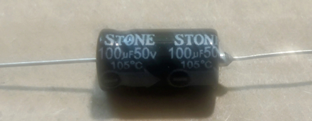 100uF, 50V, axiális elektrolit kondenzátor