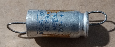 100uF, 63V, axiális elektrolit kondenzátor