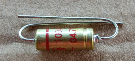 100uF, 6V, LL, axiális elektrolit kondenzátor