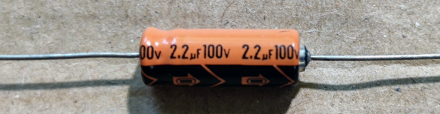 2,2uF, 100V, axiális elektrolit kondenzátor