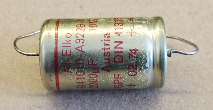 2200uF, 10V, axiális elektrolit kondenzátor