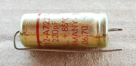 220uF, 10V, LL, axiális elektrolit kondenzátor