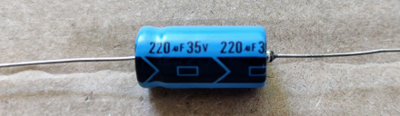 220uF, 35V, axiális elektrolit kondenzátor	