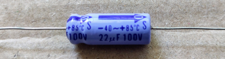 22uF, 100V, axiális elektrolit kondenzáto