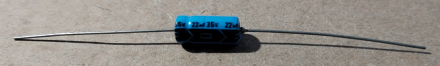 22uF, 35V, axiális elektrolit kondenzátor