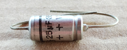 25uF, 35V, axiális elektrolit kondenzátor