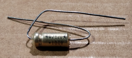 4,7uF, 100V, axiális elektrolit kondenzátor