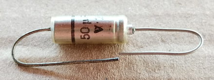 50uF, 6V, axiális elektrolit kondenzátor