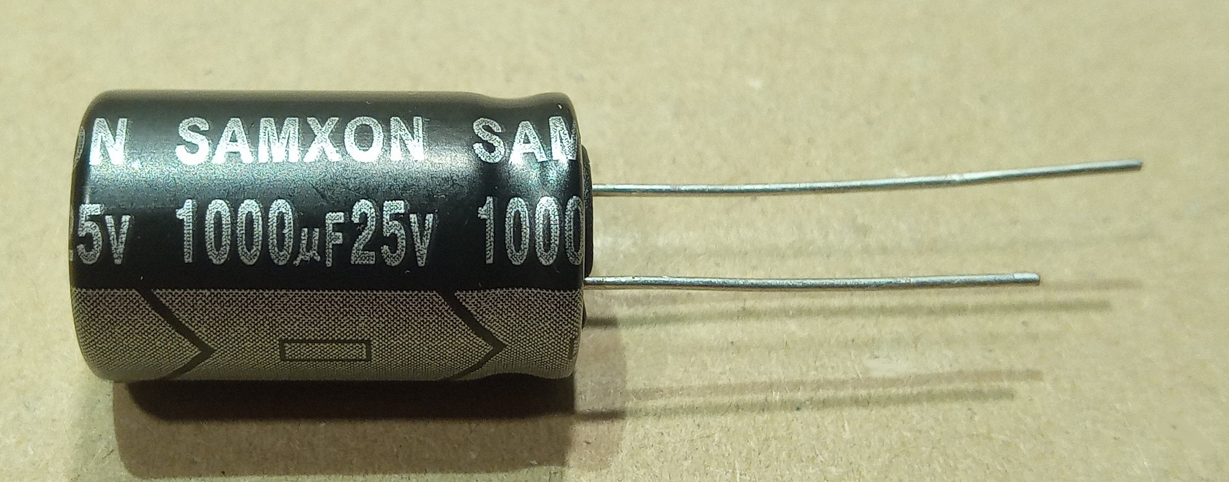 Panasonic EEUFR1E102L 1000µF 25V 105°C Low ESR Aluminum Electrolytic Capacitor – Radial, 25x10mm (10pcs)