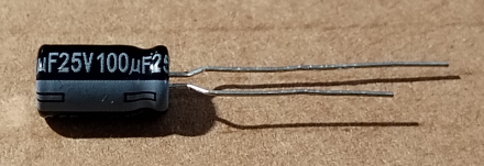 100uF, 25V, LOW ESR, elektrolit kondenzátor