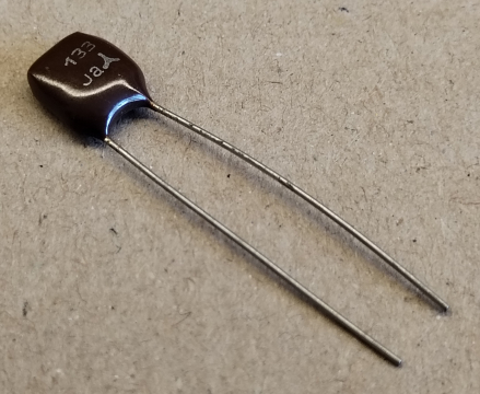 13nF, 100V, kondenzátor