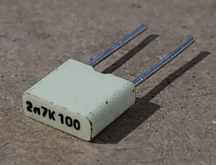 2,7nF, 100V, kondenzátor