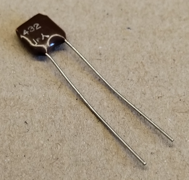 4,3nF, 100V, kondenzátor