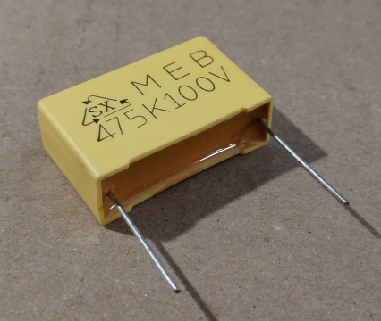 4,7uF, 100V, kondenzátor