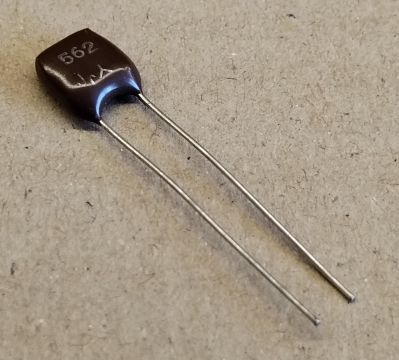 5,6nF, 100V, kondenzátor