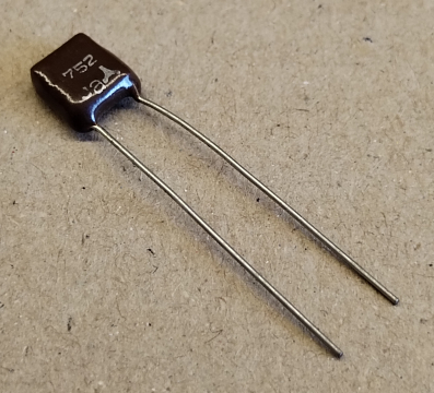 7,5nF, 100V, kondenzátor