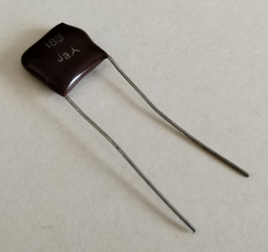 18nF, 160V, kondenzátor