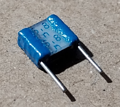 6,8nF, 100V, kondenzátor