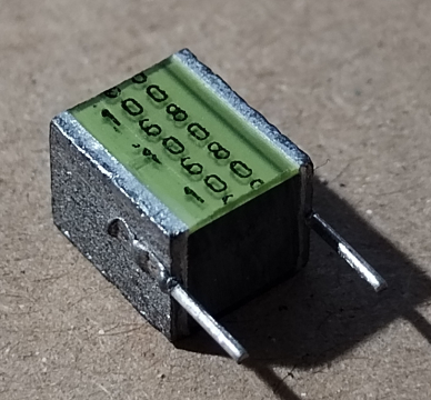 680nF, 100V, kondenzátor