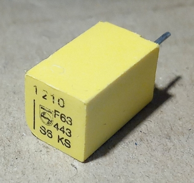 1210pF, 63V, kondenzátor