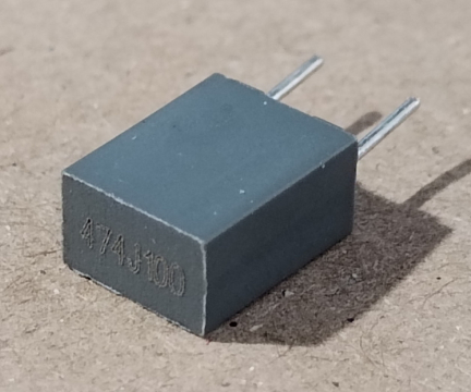 470nF, 100V, kondenzátor