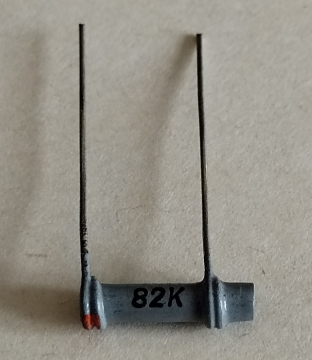 82pF, 250V DC, kerámia kondenzátor
