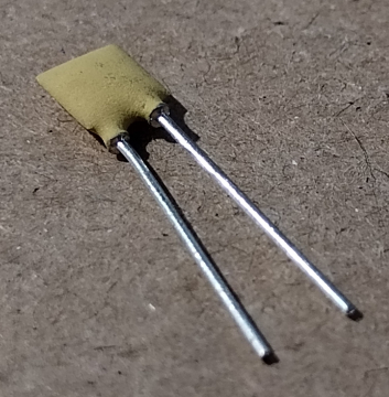 4,7nF, 100V, kerámia kondenzátor