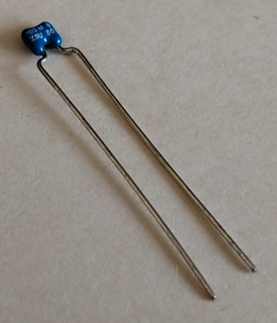 10nF, 50V, monolit kondenzátor