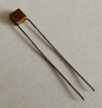 200pF, 100V, monolit kondenzátor