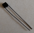 20pF, 100V, monolit kondenzátor