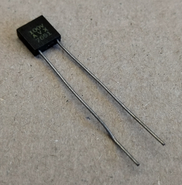 27nF, 100V, monolit kondenzátor