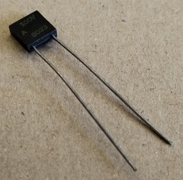 27nF, 100V, monolit kondenzátor
