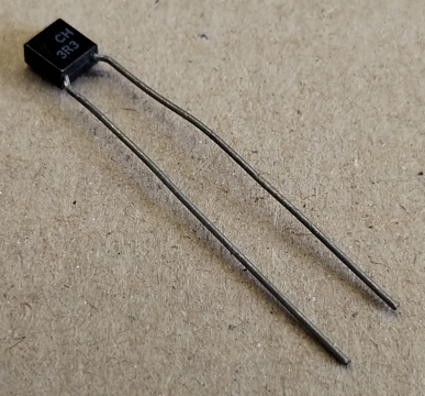 3,3pF, 100V, monolit kondenzátor