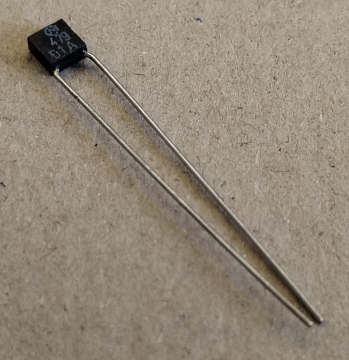 4,7pF, 100V, monolit kondenzátor