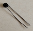 43pF, 100V, monolit kondenzátor