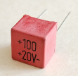 100uF, 20V, tantál kondenzátor