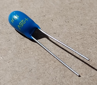 10uF, 25V, tantál kondenzátor