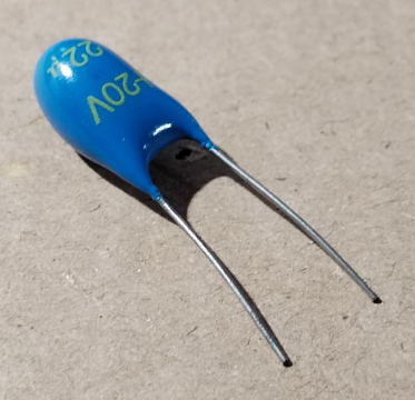22uF, 20V, tantál kondenzátor