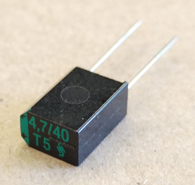 4,7uF, 40V, tantál kondenzátor