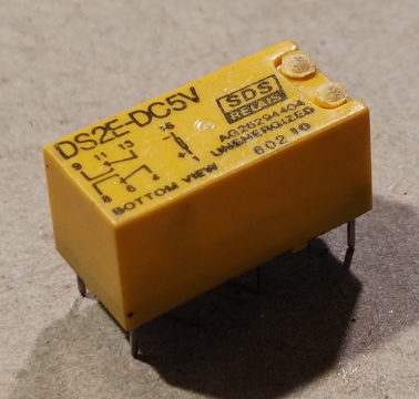 DS2E-DC5V relé, 5V, 2x3A
