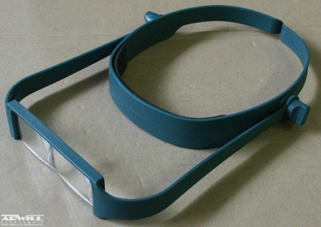 Fejpántos nagyító